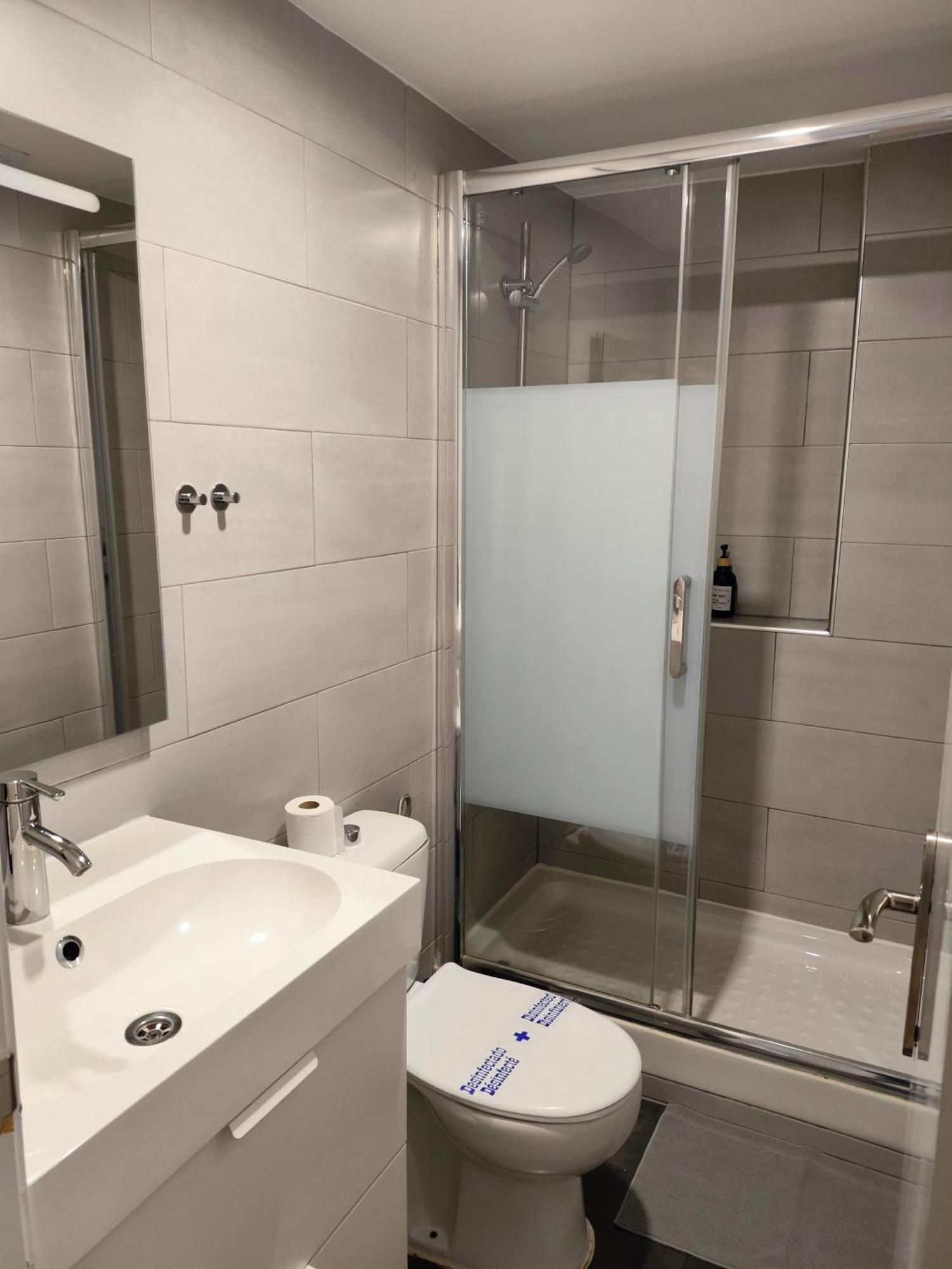 Centro Capital Wizink Feria Bernabeu Aeropuerto Apartment Мадрид Екстериор снимка
